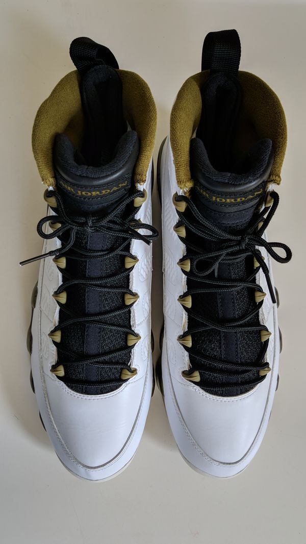 jordan statue 9s