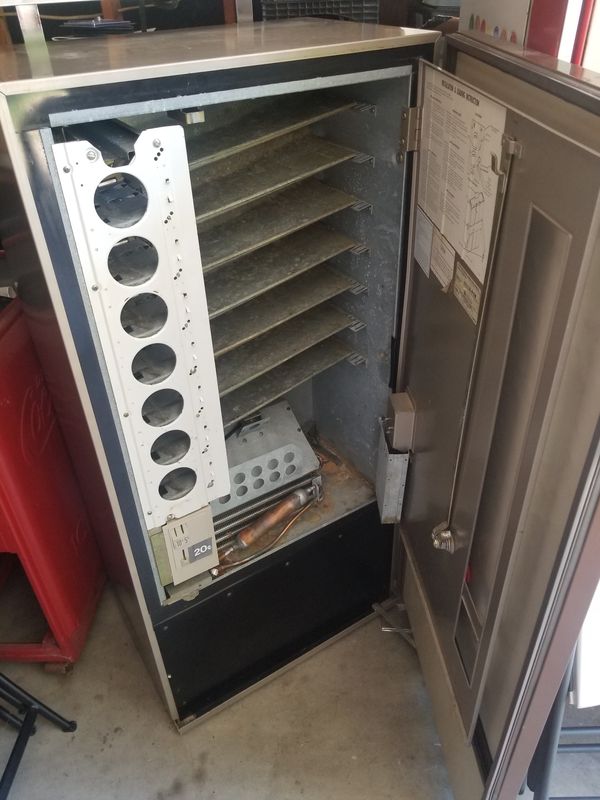 Vendo HD56A COKE Machine for Sale in St. Louis, MO - OfferUp