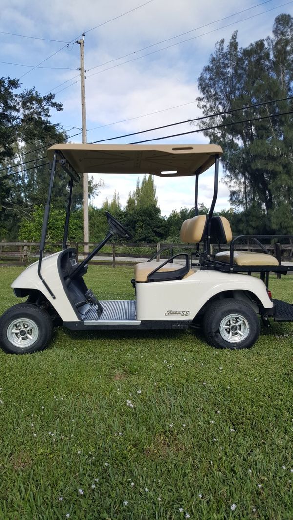 Ezgo Freedom SE golf cart, 4 seater that flips into flatbed. Very clean