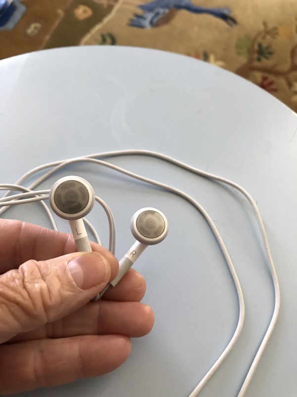 Old School Apple Earbuds for Sale in La Crescenta, CA - OfferUp