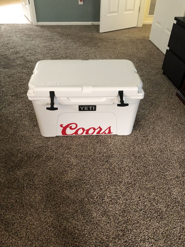Coors Light Yeti Tundra 45 cooler for Sale in Auburn, WA OfferUp