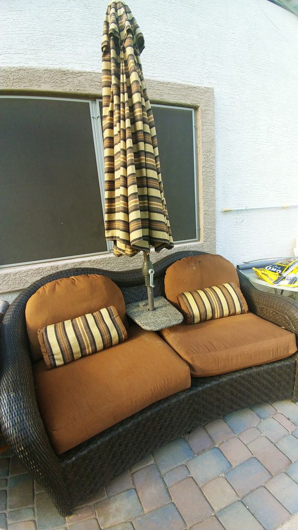 Outdoor Patio Sofa w/umbrella for Sale in Surprise, AZ - OfferUp