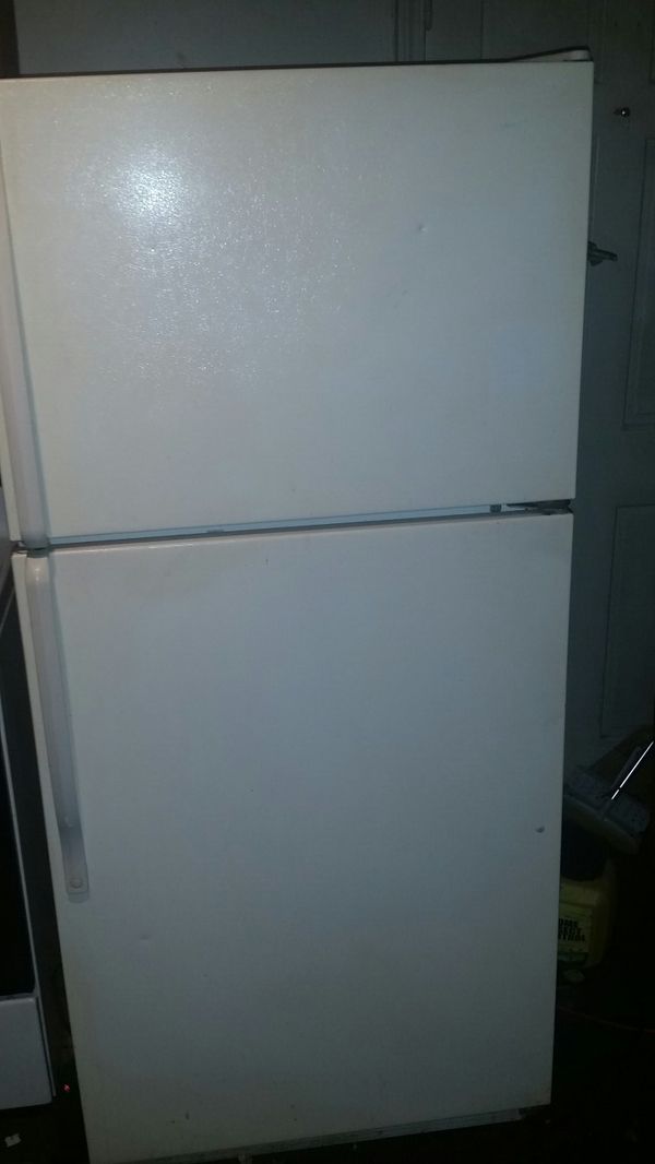 Roper by whirlpool refrigerator for Sale in Kinston, NC - OfferUp