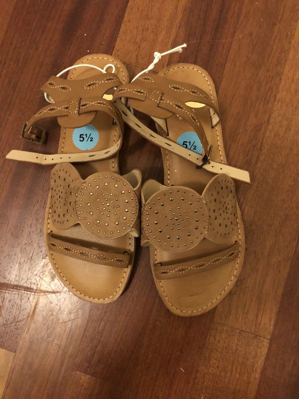 ladies walking sandals size 5.5