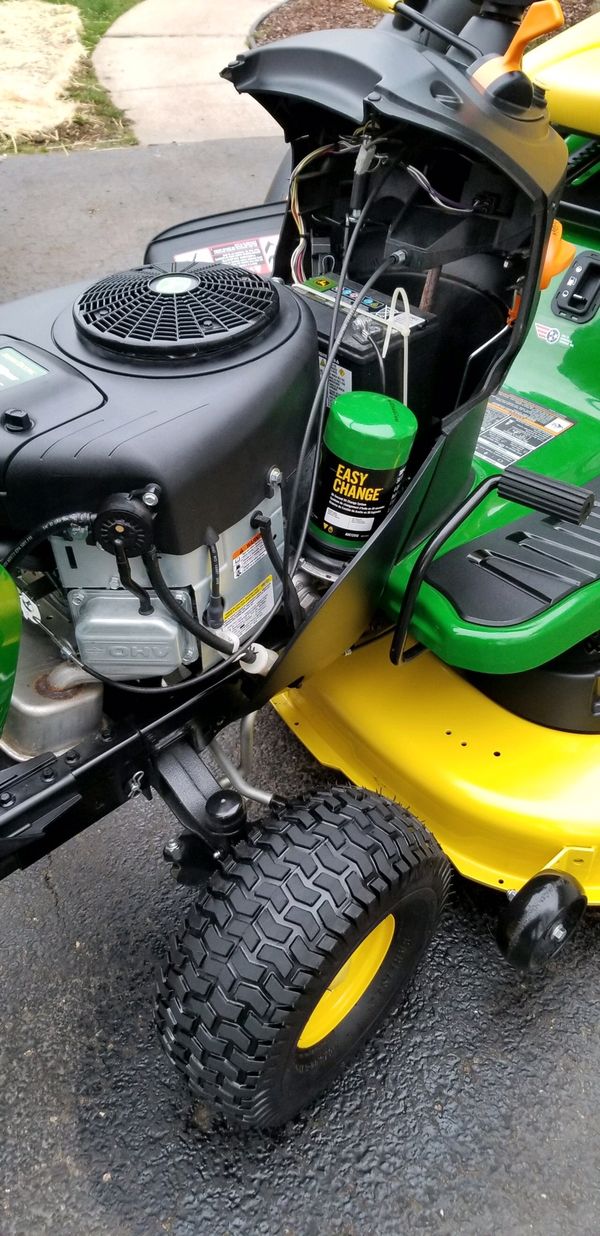 2019 John deer E130 Garden tractor 22HP. With Bagger 4.6 hours New