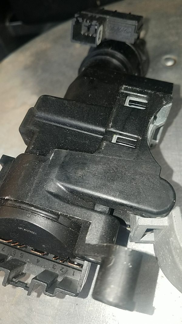 2009 ford escape ignition switch key and housing lock for Sale in Santa