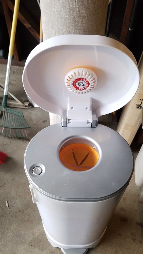 Munchkin diaper trash can for Sale in San Bernardino, CA OfferUp