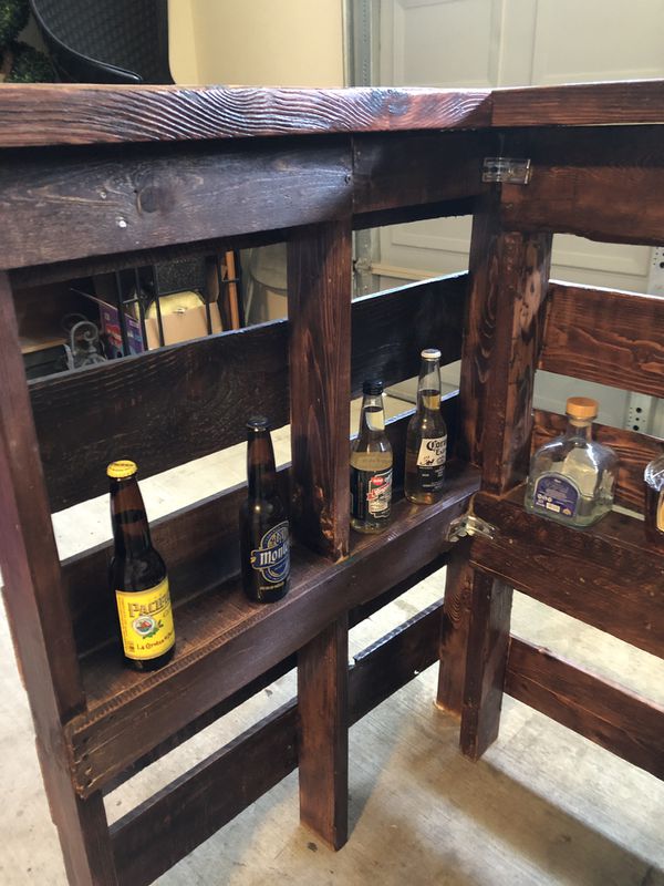 Rustic wood pallet bar for Sale in Soledad, CA - OfferUp