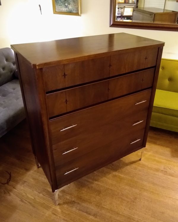 Vintage Broyhill MCM Tall Dresser for Sale in Midlothian, VA OfferUp