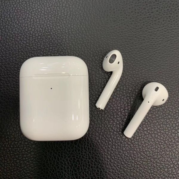 Apple AirPods 2nd Generation with Wireless Charging Case - White