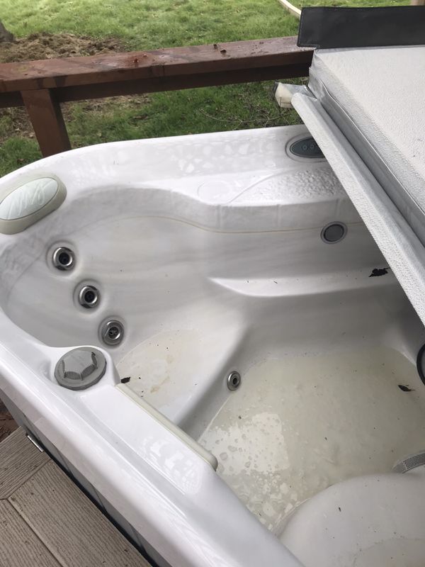 Marquis Spa 2 person Hot Tub for Sale in Kenosha, WI OfferUp