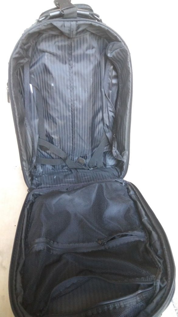 eddie bauer 22 inch carry on wheeled luggage for Sale in Glendale, AZ