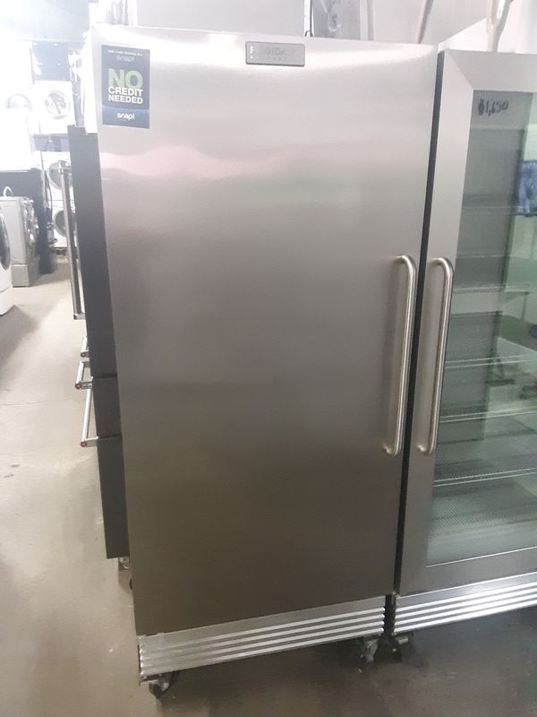 Frigidaire Commercial Freezer for Sale in Artesia, CA OfferUp