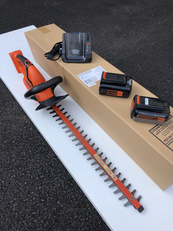 BLACK + DECKER LHT 2436 40V Lithium 24in. Hedge Trimmer EUC for Sale in