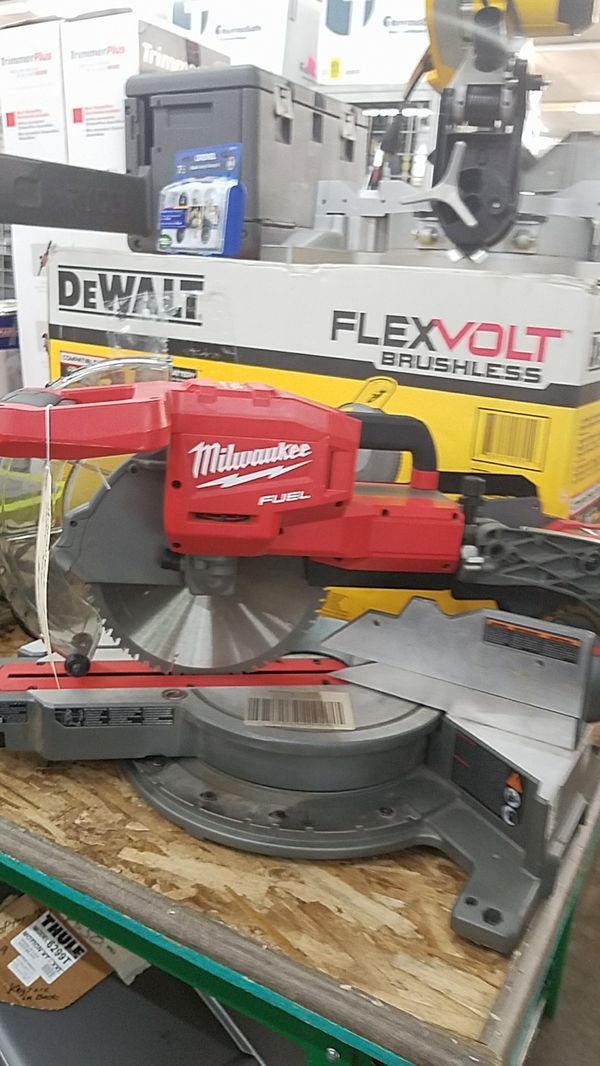 Milwaukee 10 inch battery miter saw for Sale in Phoenix, AZ - OfferUp