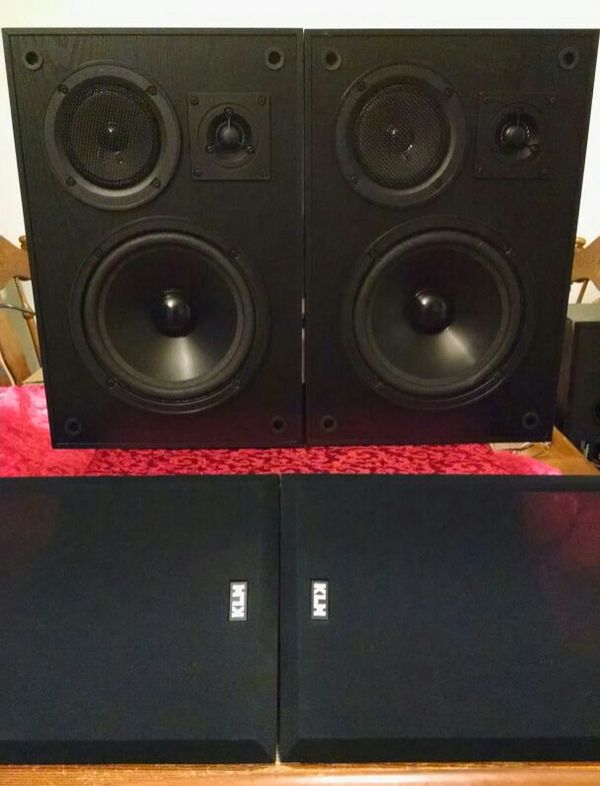 KLH 900B, 3 Way Large Bookshelf Speakers. 8 Ohms. 5 to 140 Watts. Clean