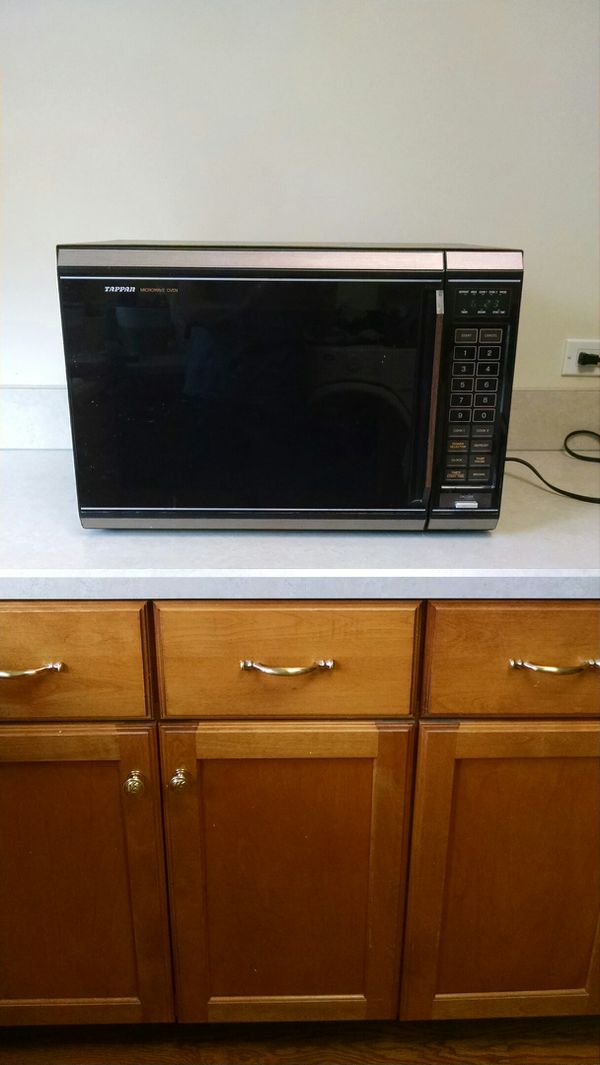 Tappan Microwave with Browning element. for Sale in Long Grove, IL