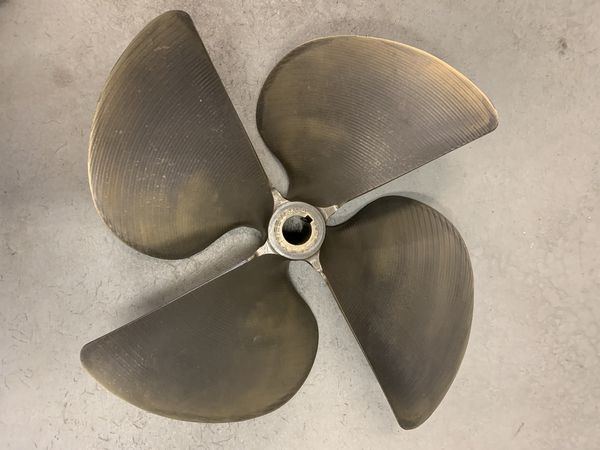 16 x 14 r inboard propeller