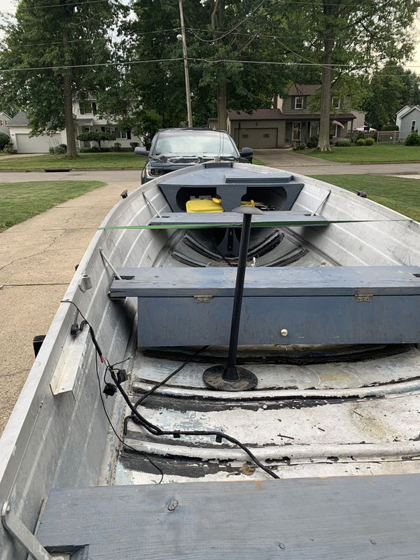 Starcraft 14 foot fishing boat for Sale in Youngstown, OH ...