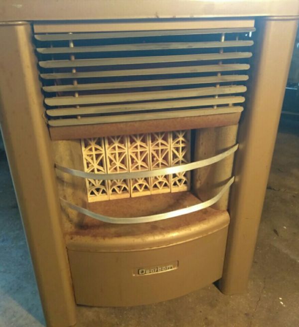 Dearborn heater. 28,000 BTU'S. 125.00 CASH for Sale in Fort Worth, TX