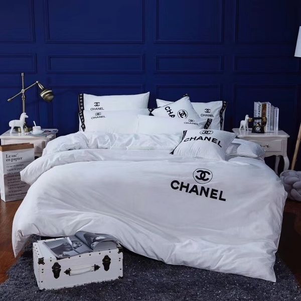 Chanel Bedding Set (QUEEN) for Sale in Beverly Hills, CA OfferUp