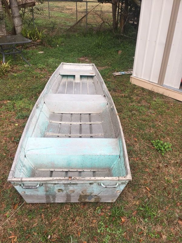 12ft v hull jon boat with 50lb thrust trolling motor and trailer In good condition, good fishing