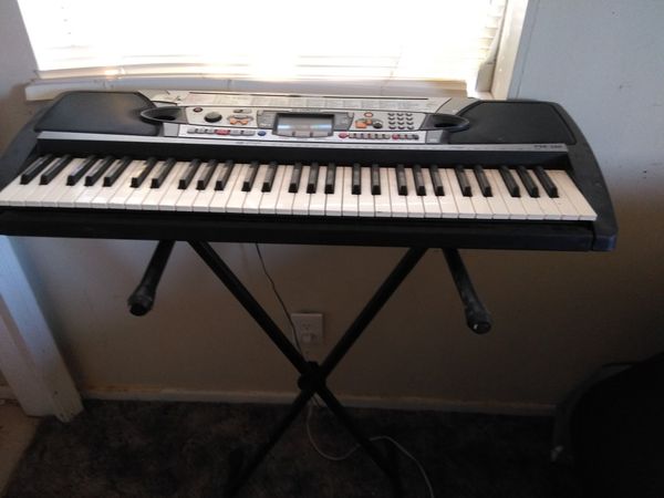 Yamaha PSR 280 keyboard for sale with stand for Sale in Apple Valley