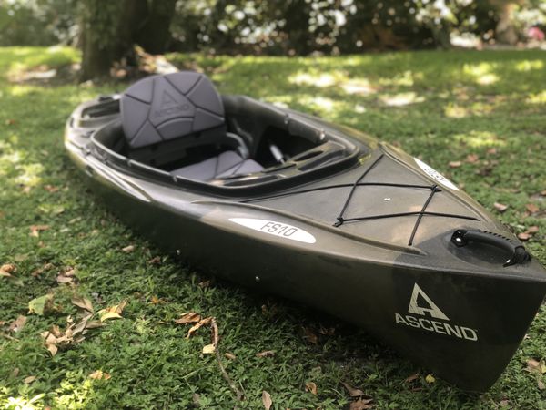 Kayak Ascend FS10 Sit In Kayak with Life Vest and Paddle for Sale in ...