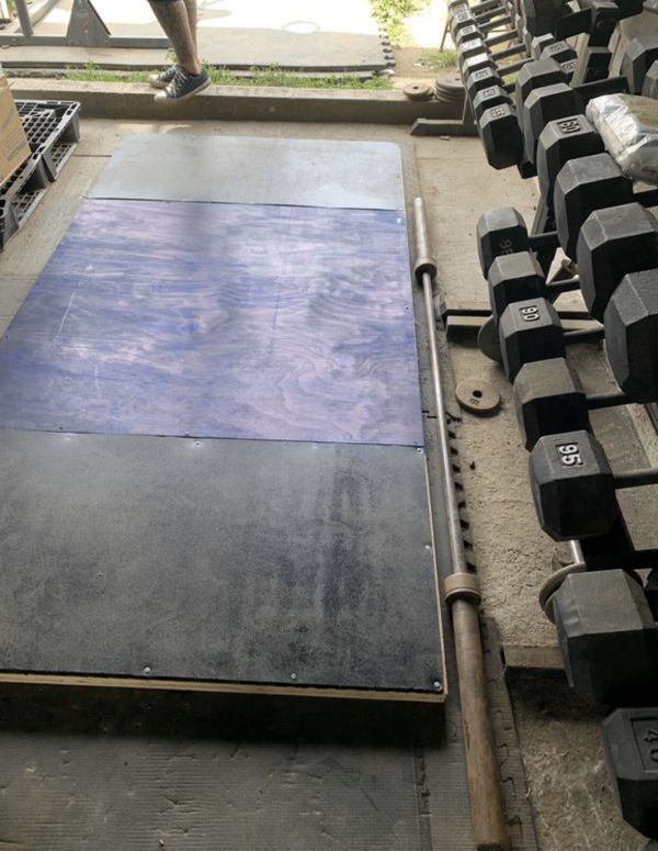 Horse Stall / Gym Floor Rubber Mat 4’x6’ 3/4’’ thick. (Ideal to build a