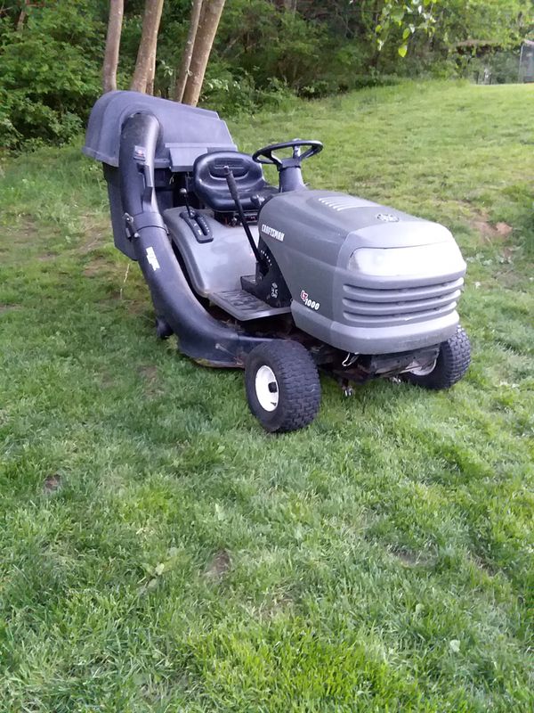 Craftsman LT1000 Riding Lawn Mower for Sale in Gig Harbor, WA - OfferUp