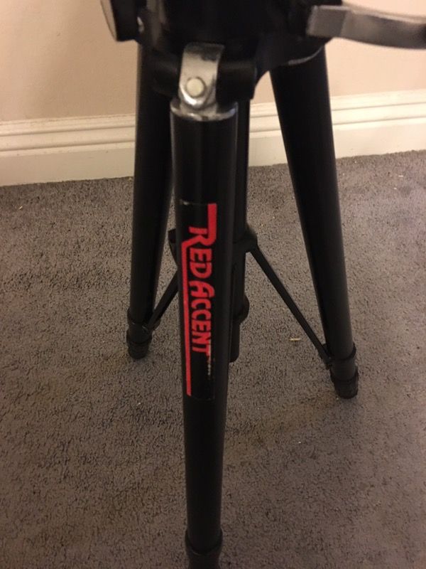 Red accent solid tripod VTR90RA for Sale in Irvine, CA OfferUp