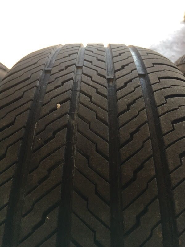 Vogue tire 16 inch Cadillac 225/60R16 used for Sale in Joliet, IL - OfferUp