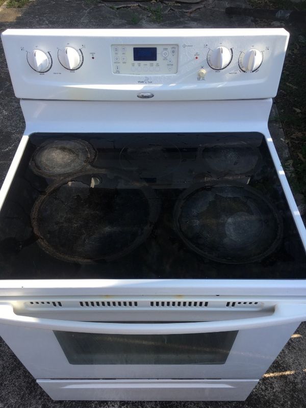 Electric Whirlpool steam clean Accubake Oven for Sale in Savannah, GA
