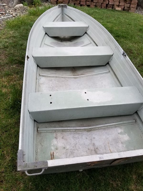 Starcraft 12 foot aluminum boat for Sale in Spanaway, WA OfferUp
