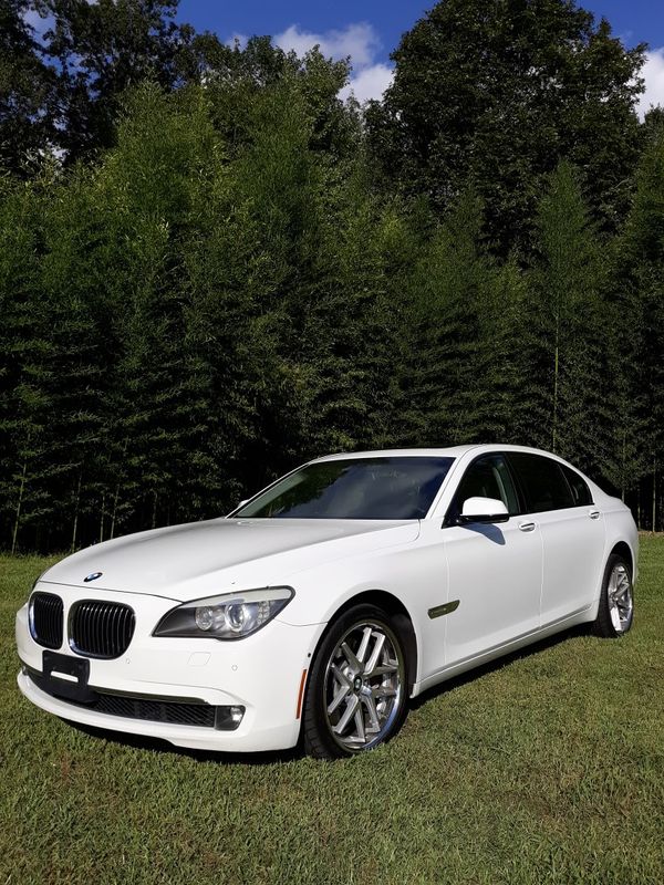 2009 BMW 750LI 4.4L V8 Twin Turbo EXECUTIVE LUXURY SEDAN for Sale in Clayton, NC - OfferUp