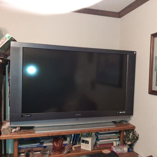 OLDER MODEL BIG SCREEN TV. SONY BRAND for Sale in Victorville, CA - OfferUp