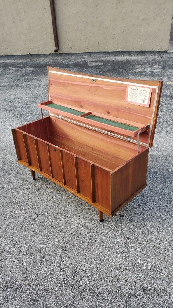 Mid Century Modern Cedar Chest / Bench by Lane Furniture that's in