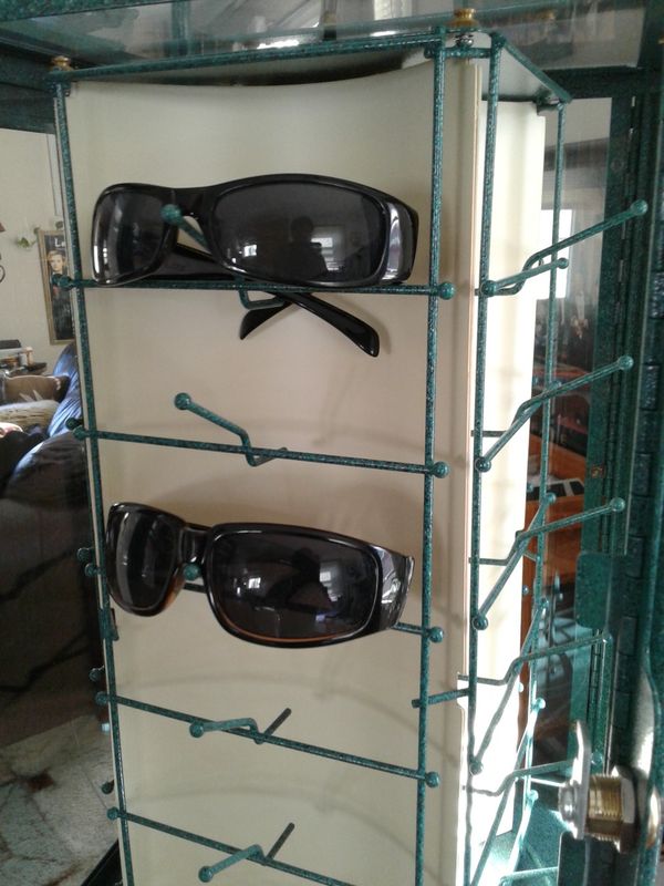 Maui Jim Sunglasses Display Case for Sale in Everett, WA OfferUp