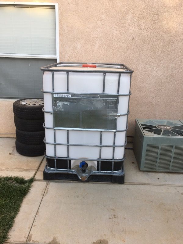 300 gal Water tanks (totes) for Sale in Galt, CA - OfferUp