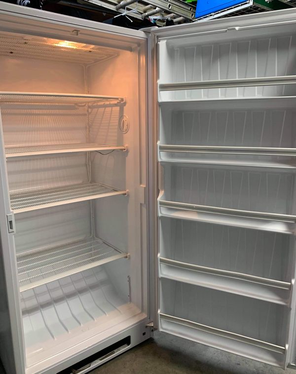 Amana 20 CU FT upright freezer for Sale in Everett, WA - OfferUp