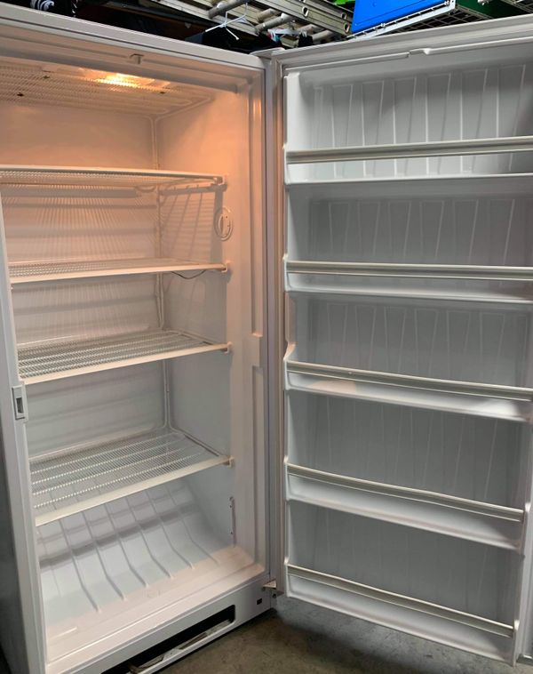 Amana 20 CU FT upright freezer for Sale in Everett, WA OfferUp