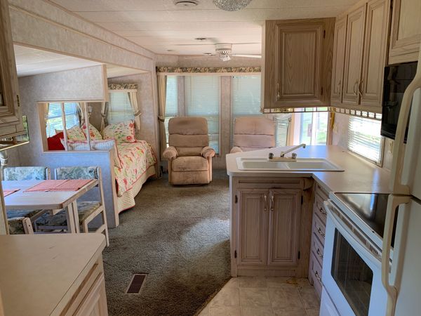 2000 44' Breckenridge Park Model Trailer for Sale in Tacoma, WA - OfferUp