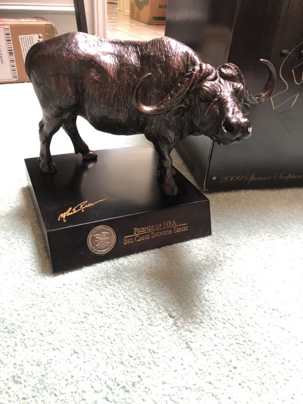 2009 Caped Water Buffalo Bronze NRA statue for Sale in Arlington, TX