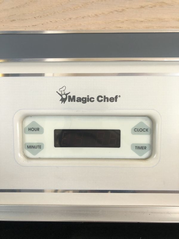 Magic chef double wall oven broiler 24inch GAS for Sale in Burbank, CA