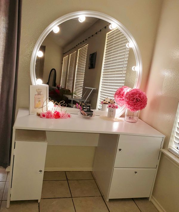 Vanity/desk & large mirror for Sale in San Antonio, TX OfferUp