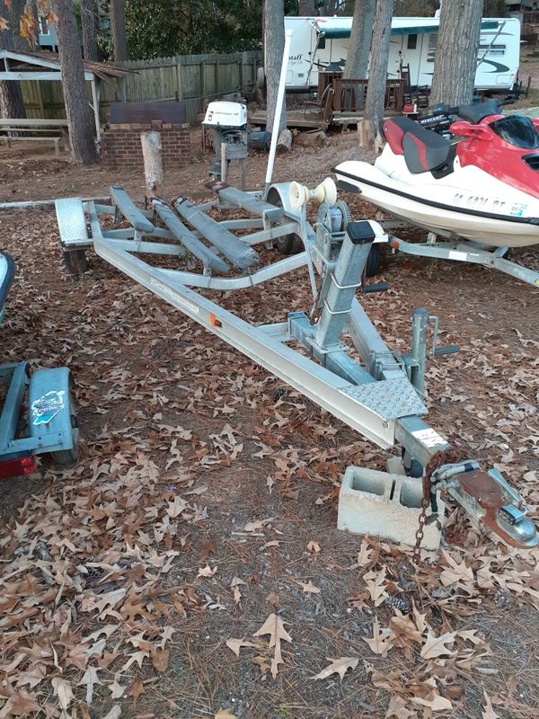 18 Ft Gator Tilt Boat Trailer for Sale in Chapin, SC - OfferUp