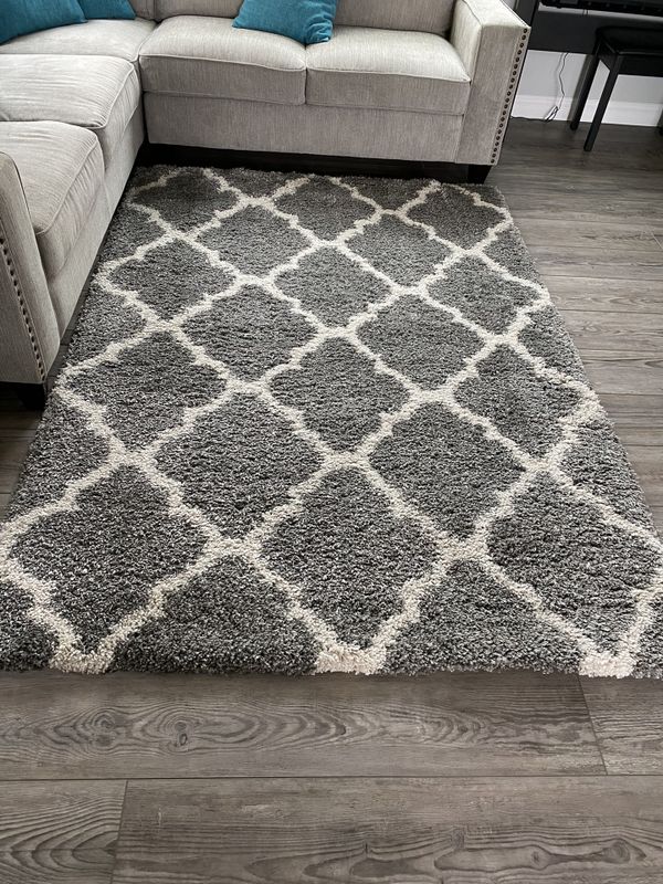 Thomasville Marketplace Luxury Shag Rugs carpet grey and withe 5’3” by