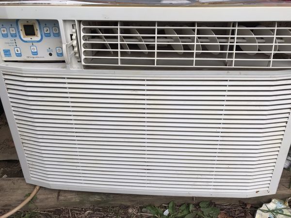 Frigidaire 6500 btu air conditioner for Sale in McConnelsville, OH