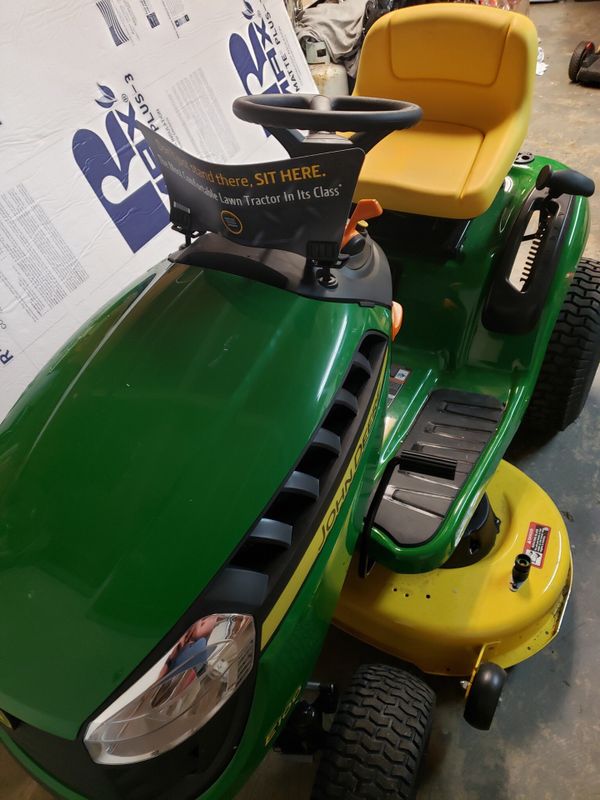 John Deere E100 17.5 hp automatic 42 riding lawn mower for Sale in