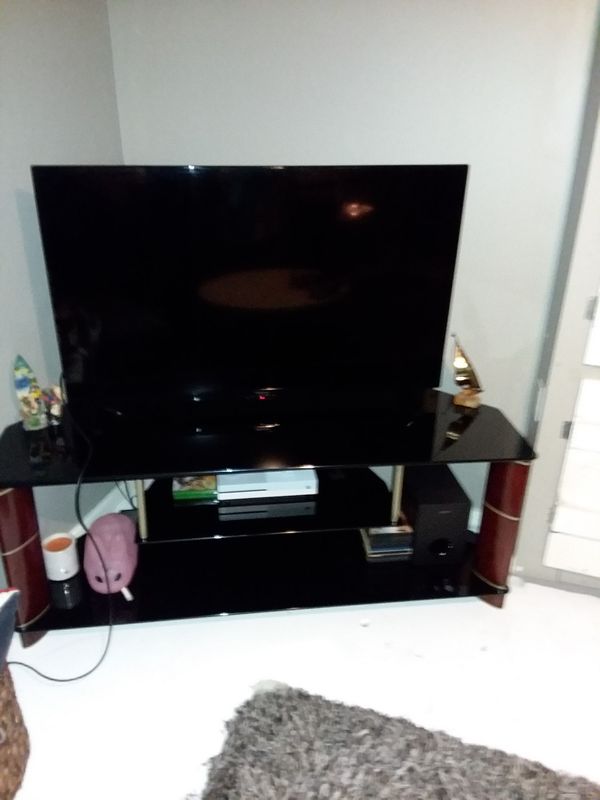 Xbox One 50 Inch Tv And Stand For In Cincinnati Oh Offerup
